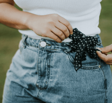 Style Mom Jeans For A Chic Look