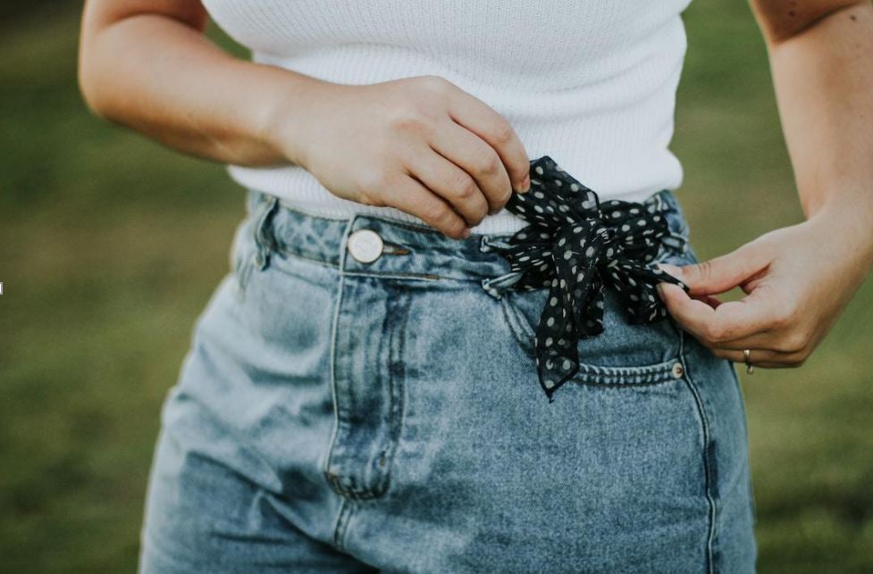 Style Mom Jeans For A Chic Look