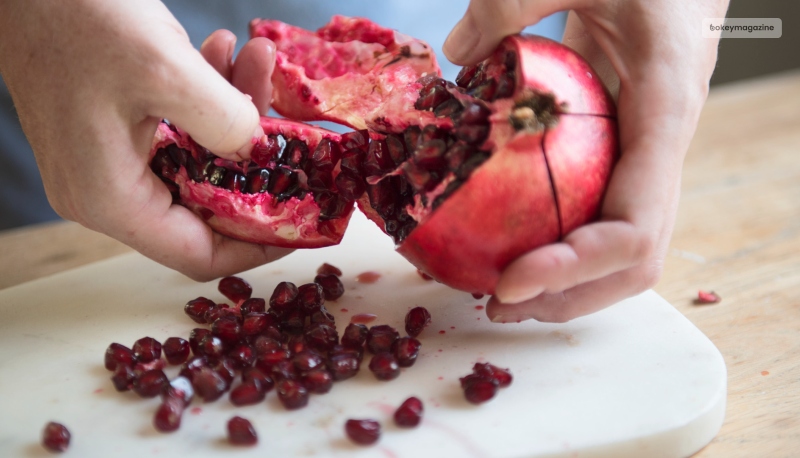 How To Eat Pomegranate Seeds