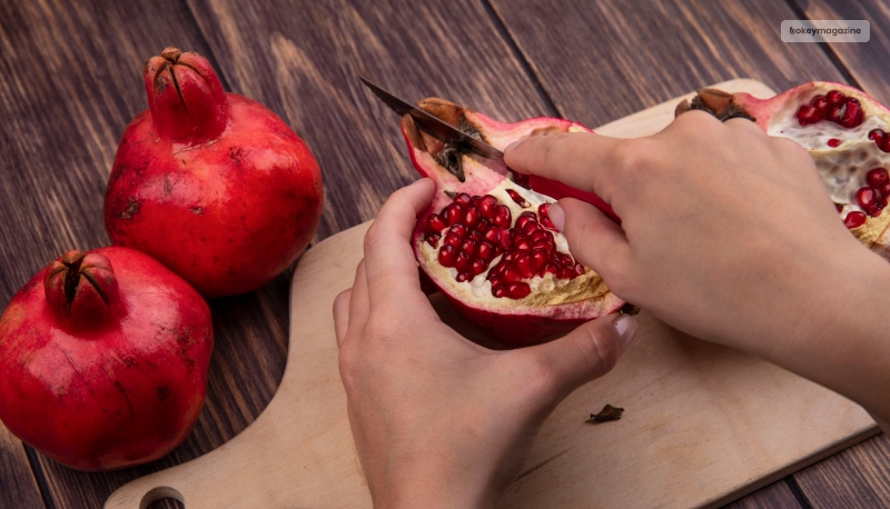 Simple Ways To Cut Open A Pomegranate